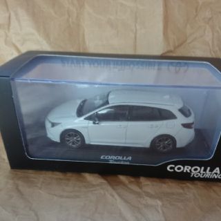 クローラ(CROLLA)の新型 トヨタ カローラツーリング 1/30 カラーサンプル (ミニカー)