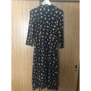 ザラ(ZARA)の♥︎ZARA 小花柄ロングワンピース【美品】(ロングワンピース/マキシワンピース)