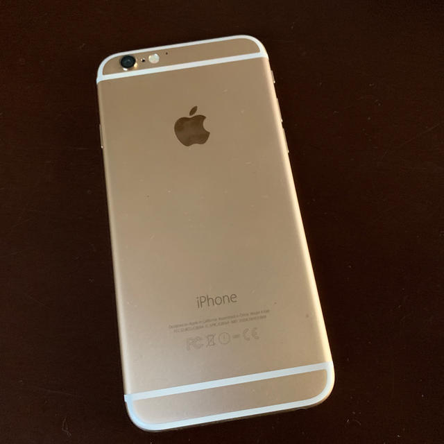 Apple(アップル)のiPhone6 完全simfree ６４GBゴールド スマホ/家電/カメラのスマートフォン/携帯電話(スマートフォン本体)の商品写真