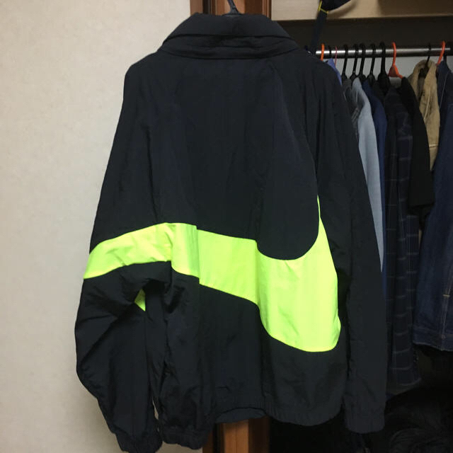 NIKE(ナイキ)のNIKE アノラック VOLT Mサイズ 2018 メンズのジャケット/アウター(ナイロンジャケット)の商品写真