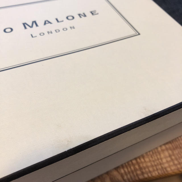 Jo Malone(ジョーマローン)のジョーマローン 空箱 大 インビテーションカード付き インテリア/住まい/日用品の収納家具(ケース/ボックス)の商品写真