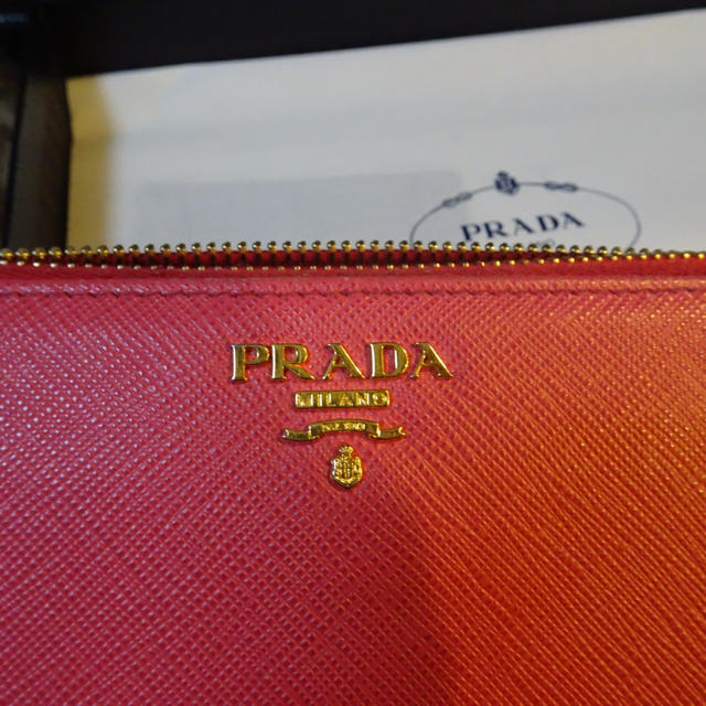 PRADA(プラダ)の※11月限定価格SALE！PRADA♡長財布♡ピンク♡プラダ♡used品♡お買得 レディースのファッション小物(財布)の商品写真