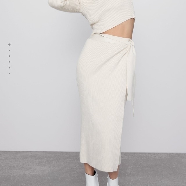 ZARA(ザラ)の新品！タグ付！♥️ZARA♥️タイディテール付きニットスカート。サイズM。 レディースのスカート(ロングスカート)の商品写真