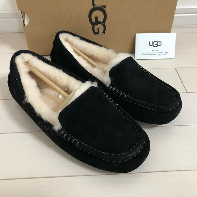 UGG(アグ)の【yurinao様専用】25.0 UGG アンスレー モカシン ブラック レディースの靴/シューズ(スリッポン/モカシン)の商品写真