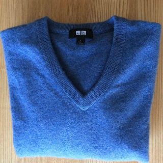 ユニクロ(UNIQLO)のユニクロ カシミヤ Ｖネックセーター　67 BLUE　ブルー(ニット/セーター)