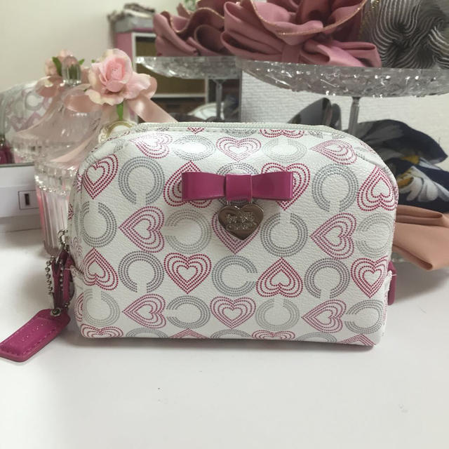 COACH(コーチ)のCOACH♡ウェイバリーハーツ♡ポーチ♡ レディースのファッション小物(ポーチ)の商品写真