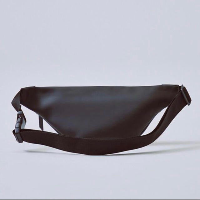 FEAR OF GOD(フィアオブゴッド)の19aw新作 Essentials Waterproof Sling Bag メンズのバッグ(ボディーバッグ)の商品写真