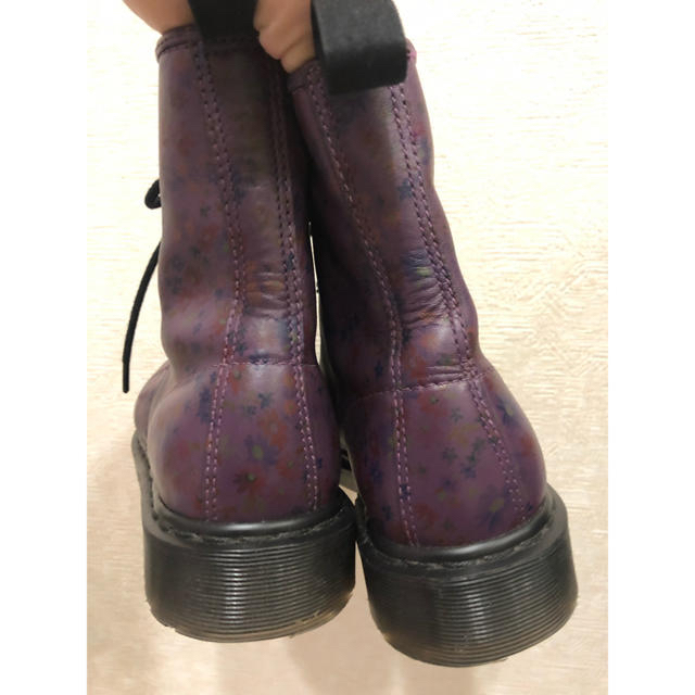 Dr.Martens(ドクターマーチン)の【まぁくんさま専用】ドクターマーチン  紫 花柄 レディースの靴/シューズ(ブーツ)の商品写真