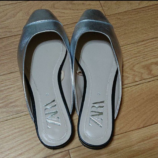 ZARA(ザラ)のフラットレザーミュール レディースの靴/シューズ(ミュール)の商品写真