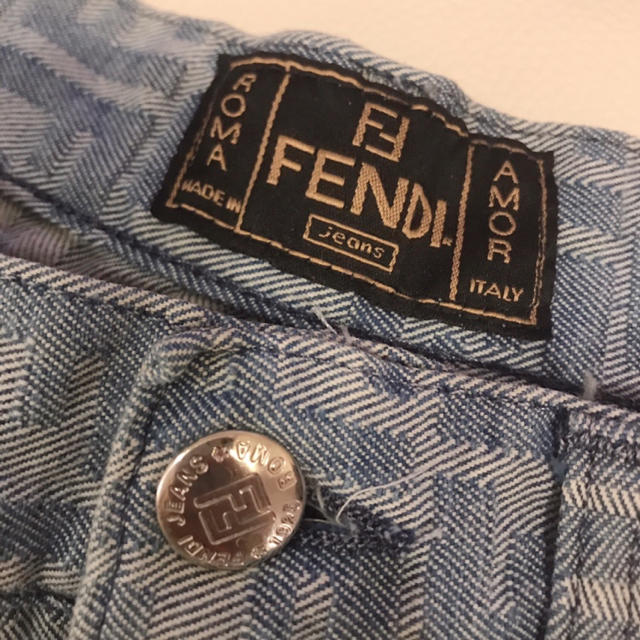 FENDIジーンズ　Made in Italy