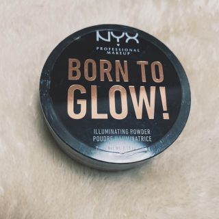 エヌワイエックス(NYX)のNYX ボーン トゥー グロー イルミネイティング パウダー(フェイスパウダー)