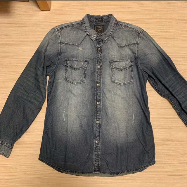 GUESS(ゲス)のguess ゲス ダメージシャツ メンズのトップス(シャツ)の商品写真