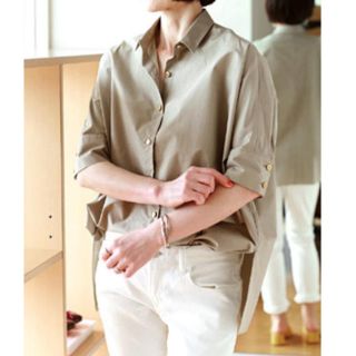 スピックアンドスパン(Spick & Span)の★専用★upperhightsTHE SHIRTベージュ シャツ アッパーハイツ(シャツ/ブラウス(半袖/袖なし))