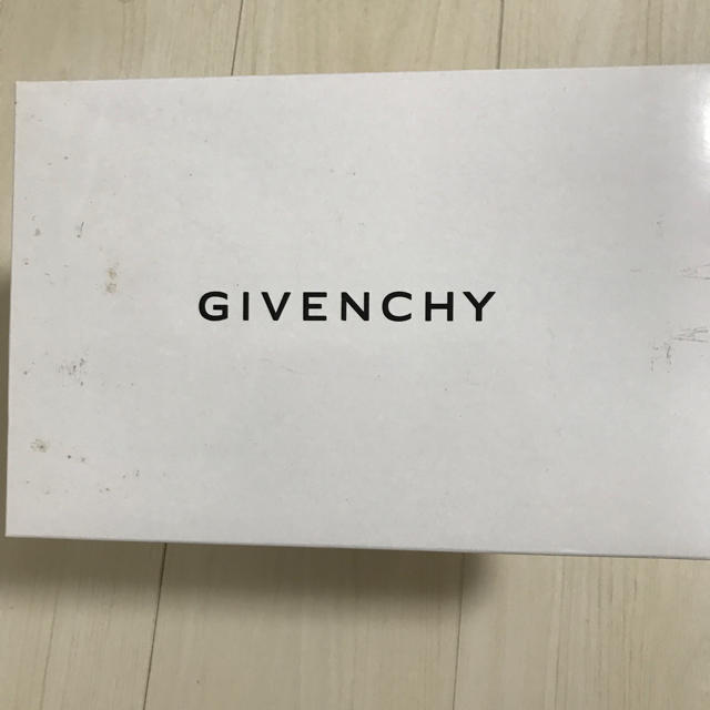 GIVENCHY(ジバンシィ)のGIVENCHY  タオルチーフ インテリア/住まい/日用品の日用品/生活雑貨/旅行(タオル/バス用品)の商品写真