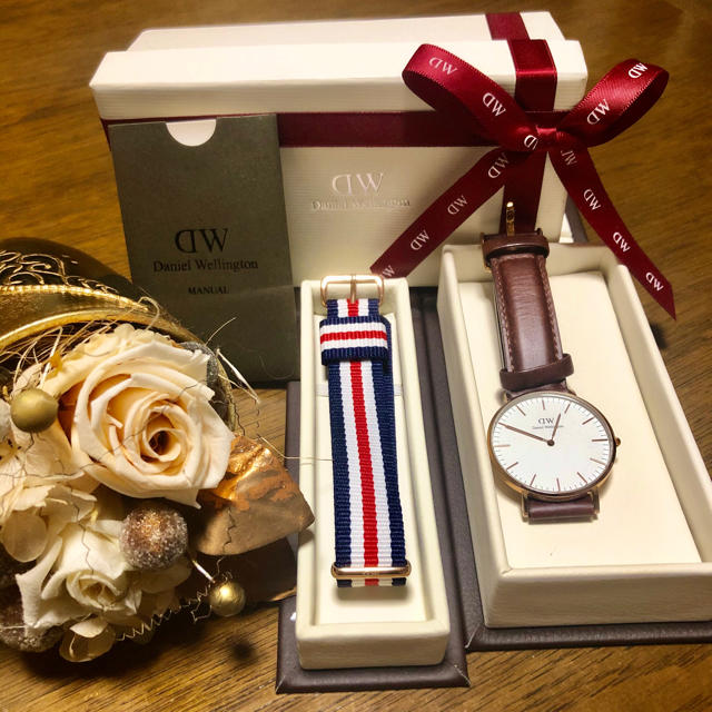 Daniel Wellington(ダニエルウェリントン)のダニエルウェリントン　36㎜　時計　ブラウン　替ベルトあり　箱あり レディースのファッション小物(腕時計)の商品写真