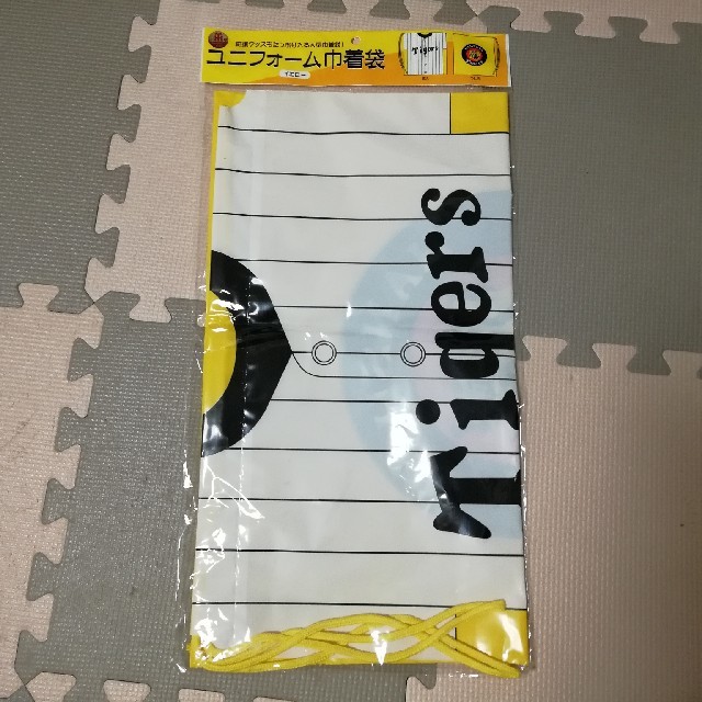 阪神タイガース(ハンシンタイガース)の阪神タイガース　ユニフォーム巾着袋 スポーツ/アウトドアの野球(応援グッズ)の商品写真