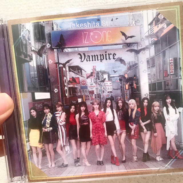 HKT48(エイチケーティーフォーティーエイト)のIZ*ONE CD DVD vampire 通常盤type-A エンタメ/ホビーのCD(K-POP/アジア)の商品写真
