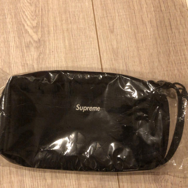 Supreme(シュプリーム)の新品 本物 ❤ supreme ポーチ bag バックパック スニーカー cap レディースのバッグ(ハンドバッグ)の商品写真