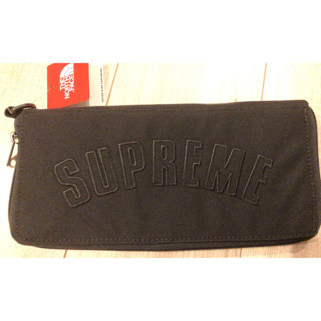 Supreme(シュプリーム)の新品 本物 ❤ supreme tnf ポーチ bag tシャツ パーカー 財布 メンズのメンズ その他(その他)の商品写真