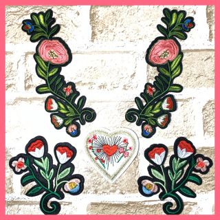 《５枚セット》 フラワー 花 ワッペン 刺繍 ハート 左右対称 バラ 薔薇 手芸(各種パーツ)
