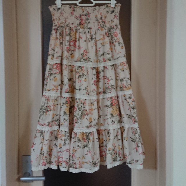AFRICATARO(アフリカタロウ)の花柄 ティアードスカート レディースのスカート(ロングスカート)の商品写真