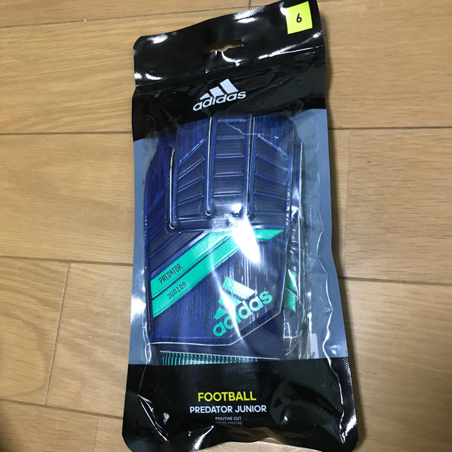 adidas(アディダス)のキーパーグローブ　Jr. 6号　GK サッカー　ゴールキーパー   プレデター  スポーツ/アウトドアのサッカー/フットサル(その他)の商品写真