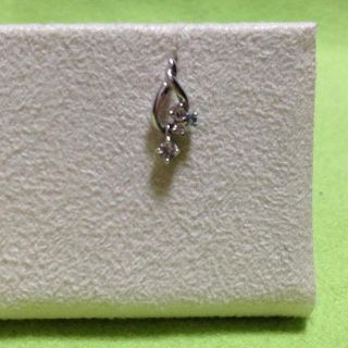 ヨンドシー(4℃)の４℃  雫型フラワーピアス(ピアス)