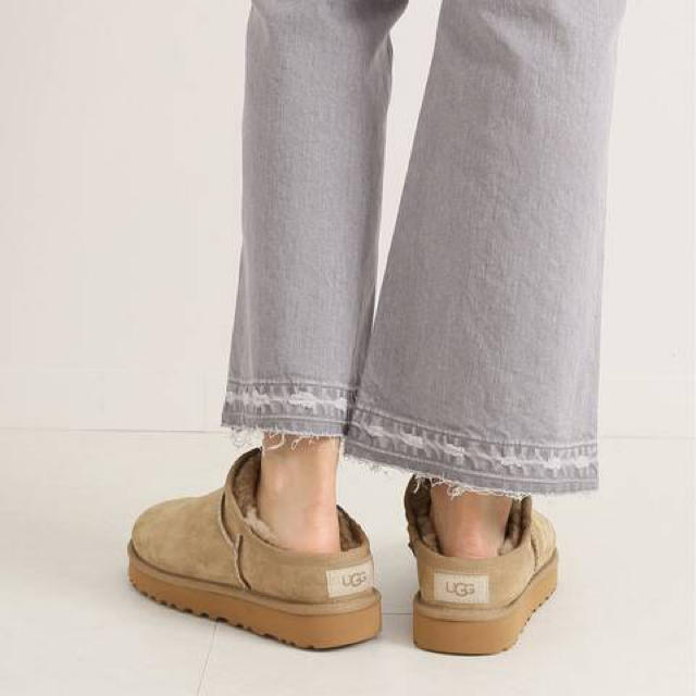 UGG(アグ)のFRAMeWORK 【UGG】CLASSIC SLIPPER 23cm レディースの靴/シューズ(スリッポン/モカシン)の商品写真