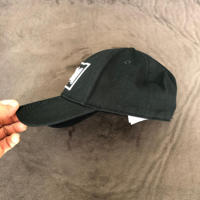 Alexander McQueen(アレキサンダーマックイーン)のMcQ Alexander McQueen メタルロゴcap メンズの帽子(キャップ)の商品写真