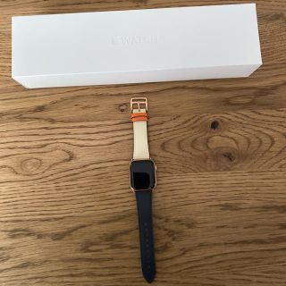 アップルウォッチ(Apple Watch)のApple Watch series4 40mm GPS ゴールド アルミニウム(腕時計(デジタル))