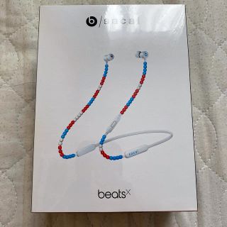 サカイ(sacai)の新品 BeatsX イヤホン sacai トゥルーホワイト イヤホン(ヘッドフォン/イヤフォン)