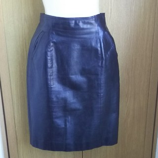 コムサデモード(COMME CA DU MODE)の黒レザータイトスカート 牛革(ひざ丈スカート)