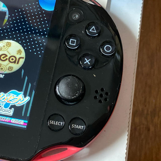 PlayStation Vita(プレイステーションヴィータ)のPSVITA Pink/Black PCH-2000 ZA15 右スティック× エンタメ/ホビーのゲームソフト/ゲーム機本体(携帯用ゲーム機本体)の商品写真