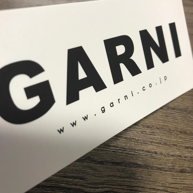 GARNI(ガルニ)のGARNI ステッカー 白 エンタメ/ホビーのタレントグッズ(ミュージシャン)の商品写真