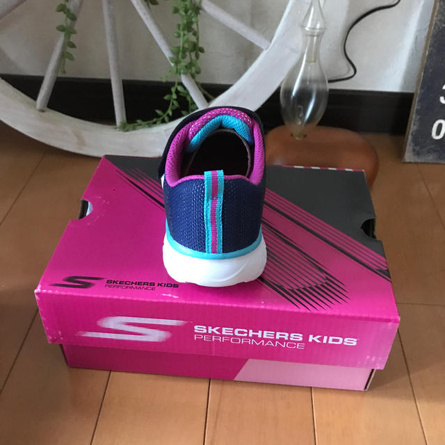 SKECHERS(スケッチャーズ)のスケッチャーズの靴 キッズ/ベビー/マタニティのキッズ靴/シューズ(15cm~)(スニーカー)の商品写真