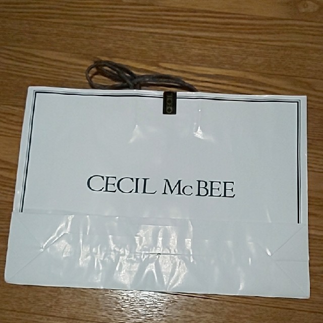 CECIL McBEE(セシルマクビー)のCECIL Mc BEE 紙袋 ショップ袋  約42.5cm×30cm×10cm レディースのバッグ(ショップ袋)の商品写真