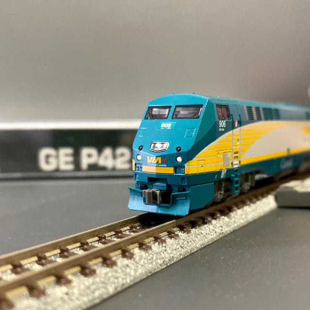 KATO VIA RAIL P42