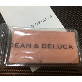 ディーンアンドデルーカ(DEAN & DELUCA)の苺ミルクバー DEAN&DELUCA  チョコレート菓子 タルト生地クッキー(菓子/デザート)