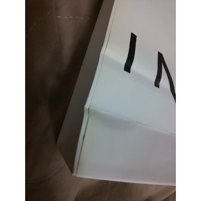 INDIVI(インディヴィ)のINDIVI ショップ紙袋 約22cm×24cm×7cm レディースのバッグ(ショップ袋)の商品写真