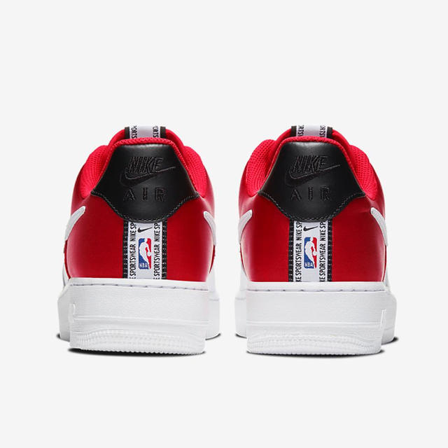 NIKE(ナイキ)の即購入OK【24.5㎝ 新品】AIRFORCE1/07 LV8 NBA レディースの靴/シューズ(スニーカー)の商品写真