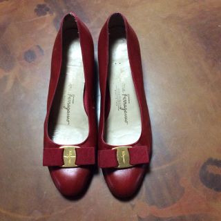 フェラガモ(Ferragamo)のフェラガモの赤。  正規品です。(ローファー/革靴)