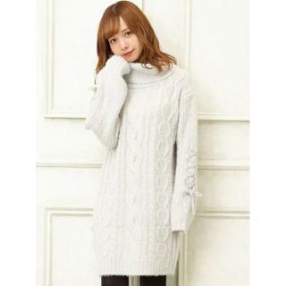 イング(INGNI)のINGNI☆新品♪袖ベロアリボン付き＊ケーブル編みオフタートルニットワンピ(ひざ丈ワンピース)