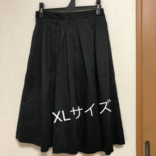 ジーユー(GU)のGU ／タック スカート 黒  ひざ丈 (XLサイズ)(ひざ丈スカート)