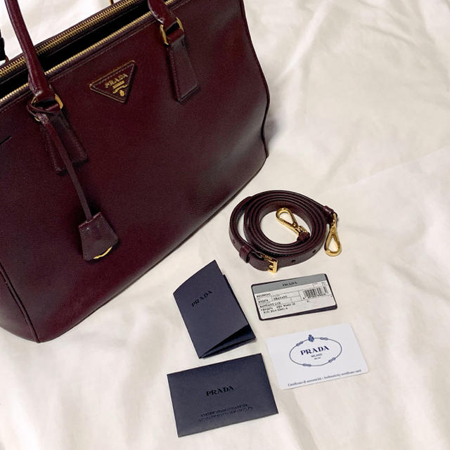 レディース PRADA サフィアーノ ボルドー ワインレッドの通販 by 断捨