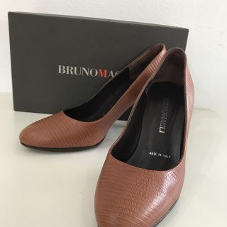 ブルーノマリ(BRUNOMAGLI)のBRUNOMAAGLI 型押しパンプス 37.5(ハイヒール/パンプス)