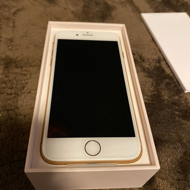 iPhone(アイフォーン)のiPhone 8 Gold 64GB SIMフリー 新品 スマホ/家電/カメラのスマートフォン/携帯電話(スマートフォン本体)の商品写真