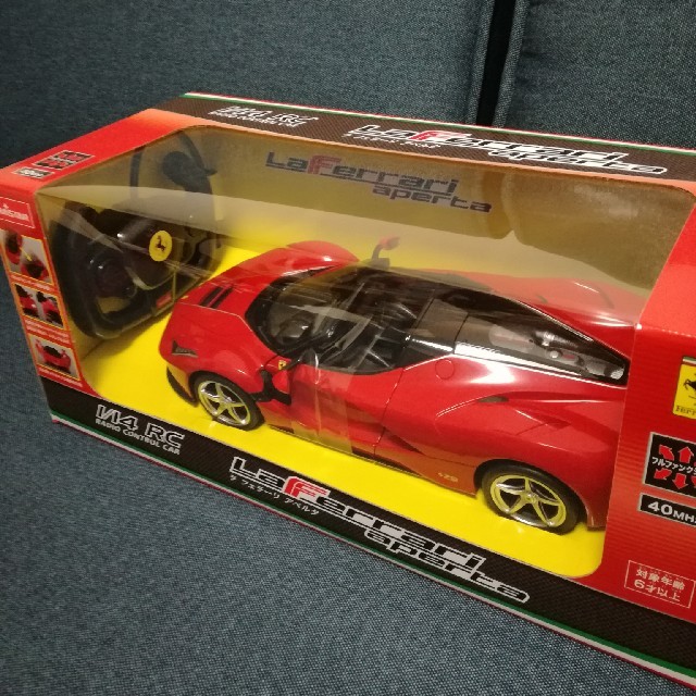 Ferrari(フェラーリ)のまなまな様専用　ラ フェラーリ アペルタ　ラジコン　 1/14RC  エンタメ/ホビーのおもちゃ/ぬいぐるみ(ホビーラジコン)の商品写真