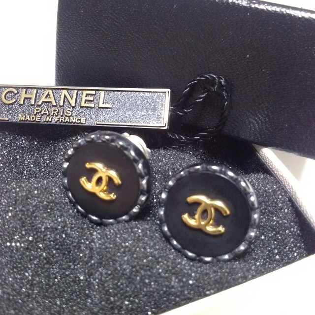 CHANEL - シャネル☆シンプルブラックイヤリング