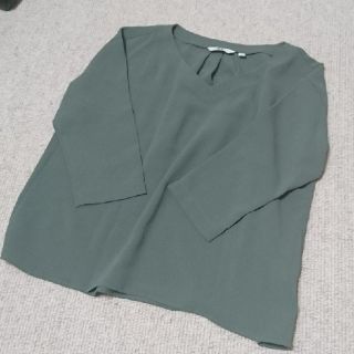 ユニクロ(UNIQLO)のUNIQLO カーキ 七分丈 トップス(カットソー(長袖/七分))