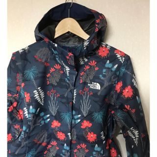 ザノースフェイス(THE NORTH FACE)の送料込★新品★海外ノースフェイスマウンテンパーカー花柄L★ウインドブレーカー★(ナイロンジャケット)